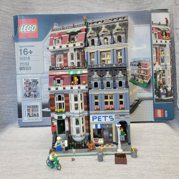 Lego Creator 10218 Pet Shop - Picture 1 of 14